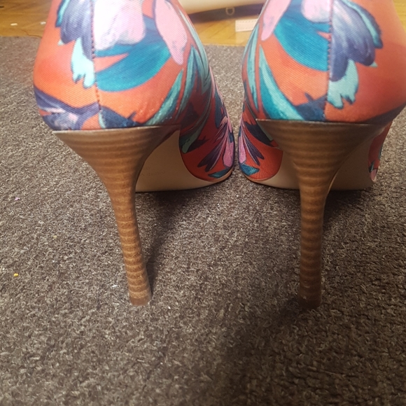 Pumps - Picture 3 of 6